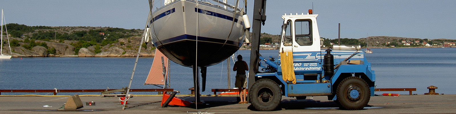 Vi erbjuder en helhetslösning med båtupptag, vinterförvaring och service